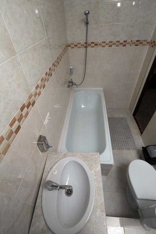 Hotel Avenue Бишкек Экстерьер фото